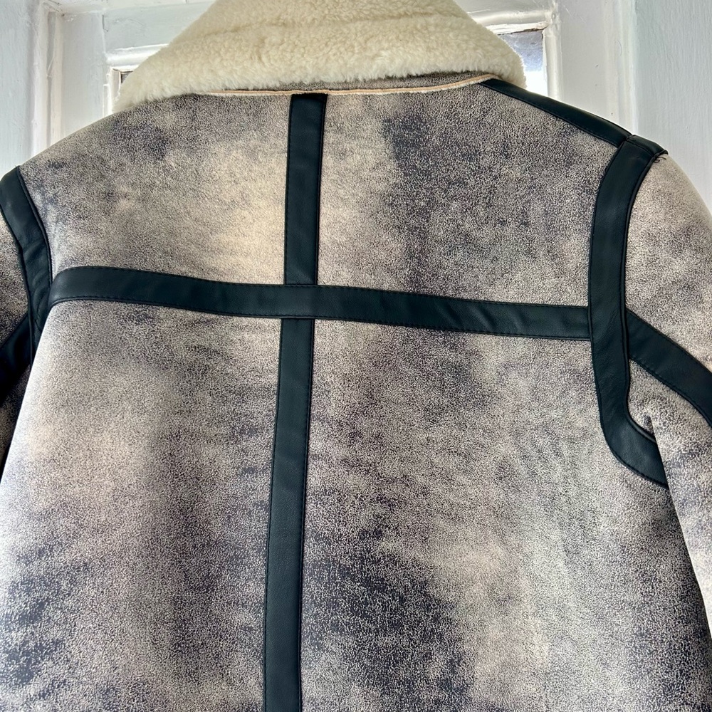 Stand studio shearling cropped jacket - image 7